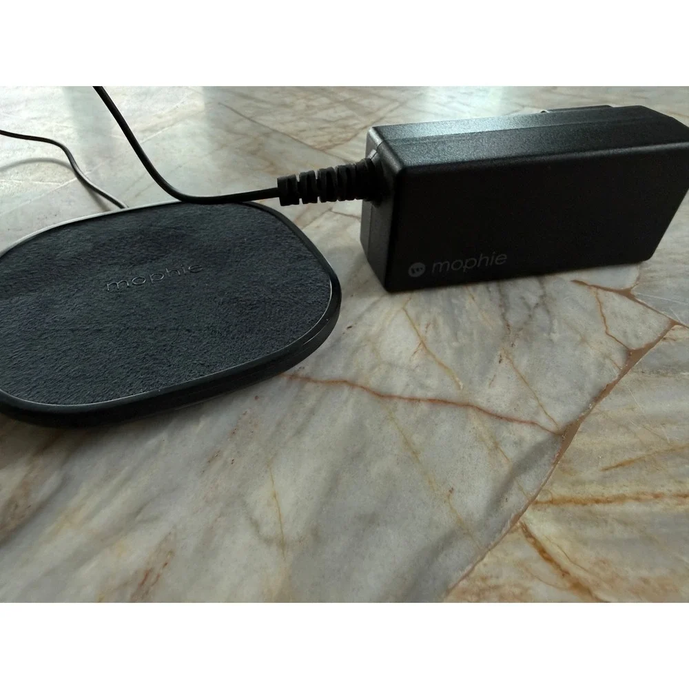 Mophie Wireless Charging Pad Black Fabric Qi Enabled Charger with Power Adapter